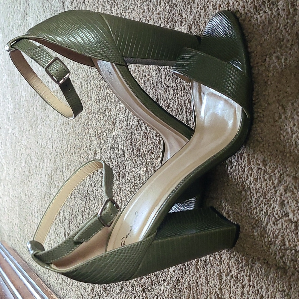 Sage shoe